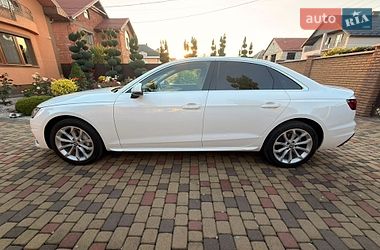 Седан Audi A4 2020 в Мукачево