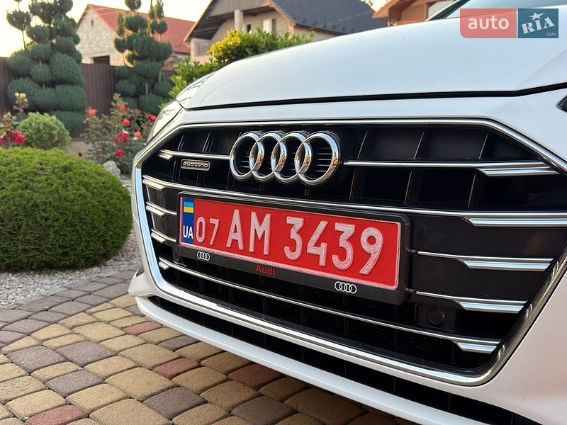 Седан Audi A4 2020 в Мукачево