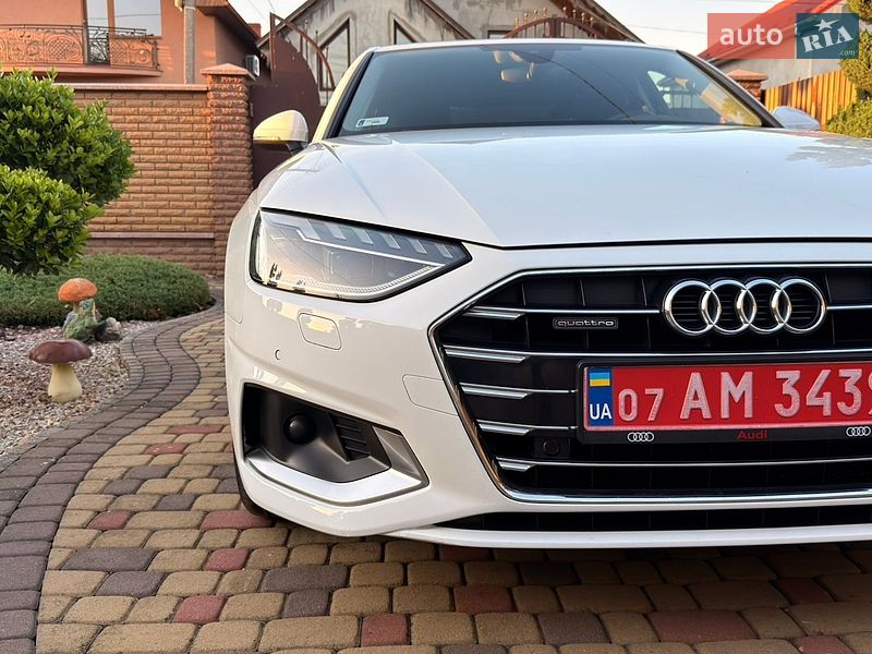 Седан Audi A4 2020 в Мукачево