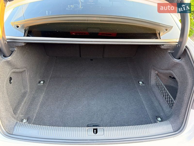 Седан Audi A4 2020 в Мукачево