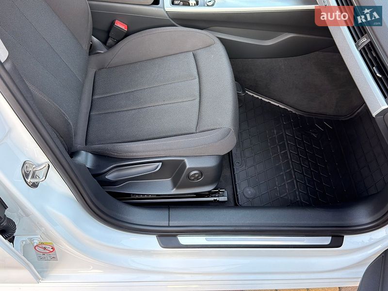 Седан Audi A4 2020 в Мукачево