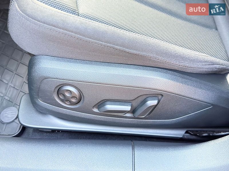 Седан Audi A4 2020 в Мукачево
