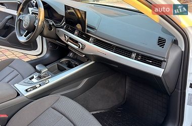 Седан Audi A4 2020 в Мукачево