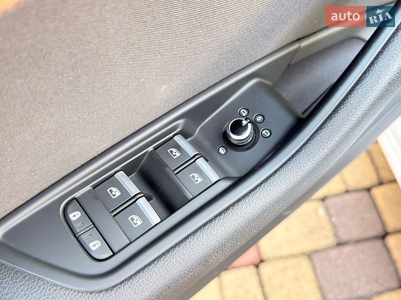 Седан Audi A4 2020 в Мукачево
