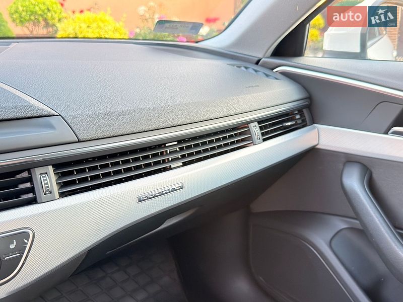 Седан Audi A4 2020 в Мукачево
