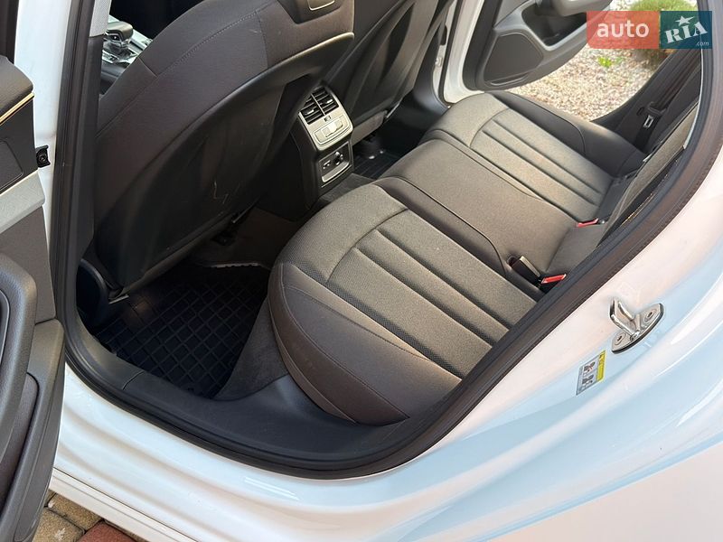 Седан Audi A4 2020 в Мукачево