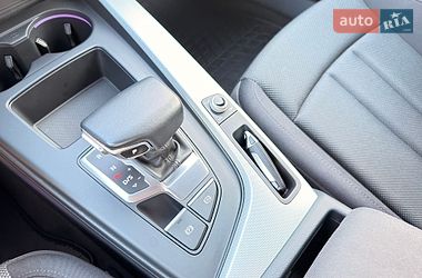 Седан Audi A4 2020 в Мукачево