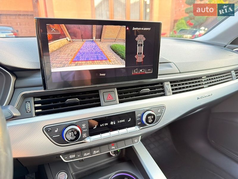 Седан Audi A4 2020 в Мукачево