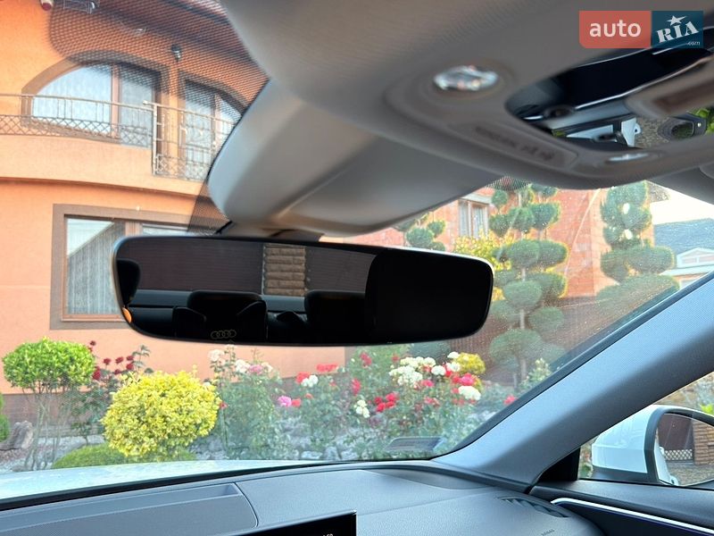 Седан Audi A4 2020 в Мукачево