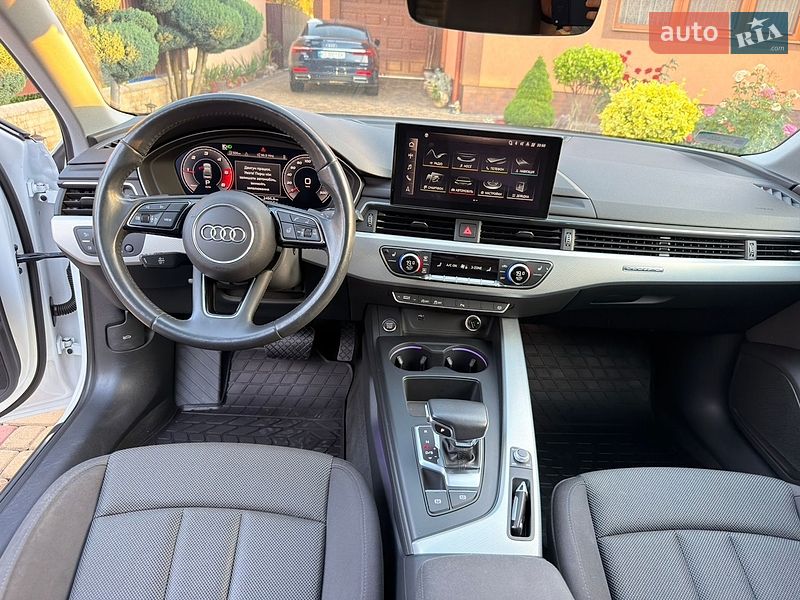 Седан Audi A4 2020 в Мукачево