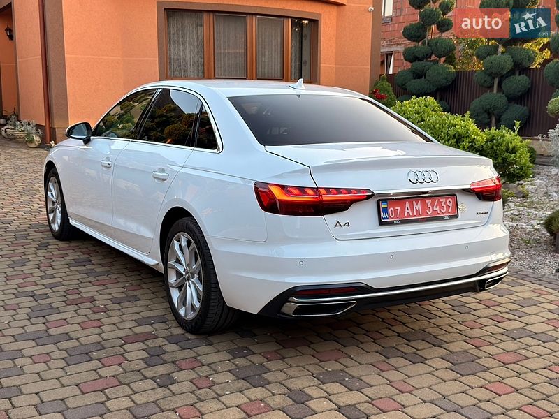 Седан Audi A4 2020 в Мукачево
