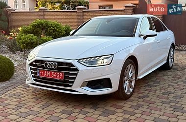 Седан Audi A4 2020 в Мукачево