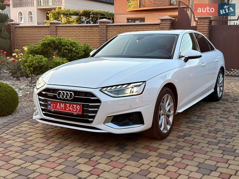 Седан Audi A4 2020 в Мукачево