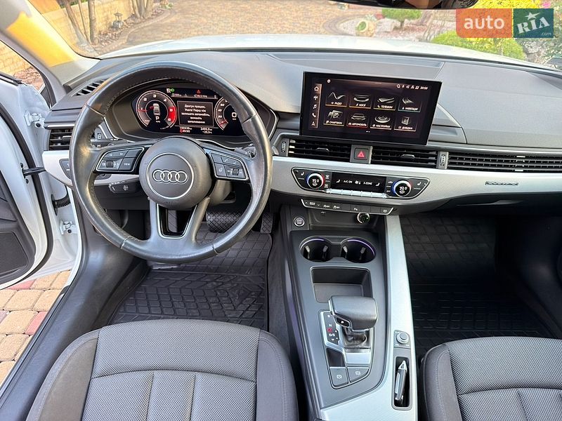 Седан Audi A4 2020 в Мукачево