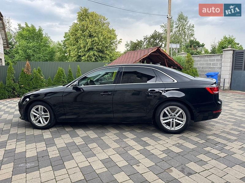 Седан Audi A4 2016 в Мукачево