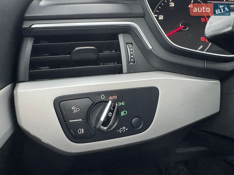 Седан Audi A4 2016 в Мукачево