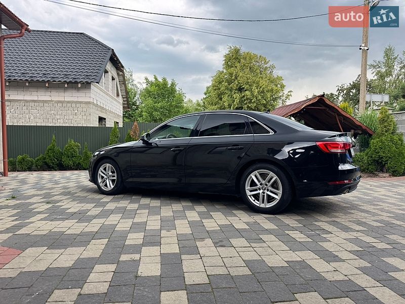 Седан Audi A4 2016 в Мукачево