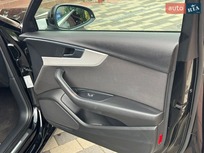 Седан Audi A4 2016 в Мукачево
