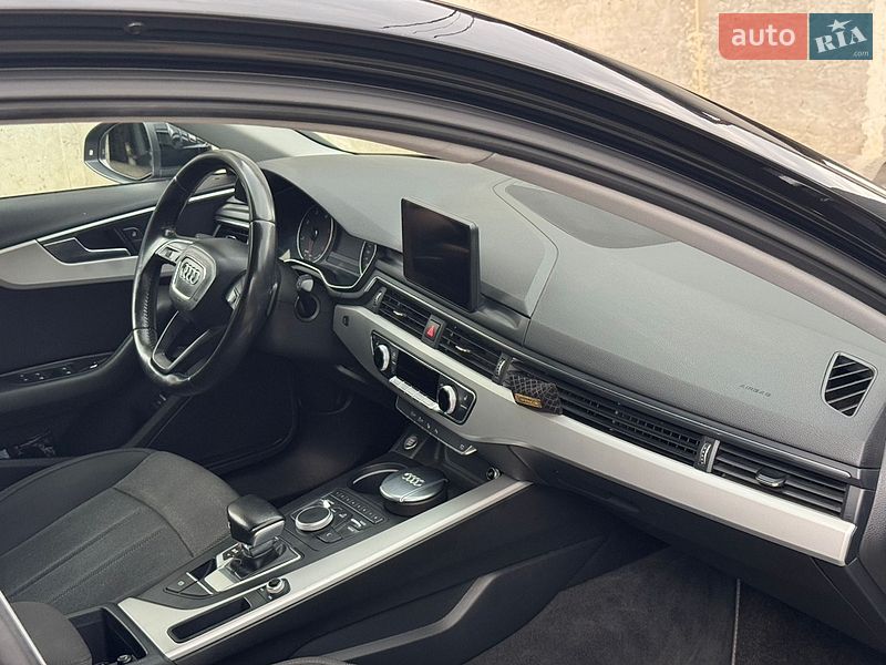Седан Audi A4 2016 в Мукачево