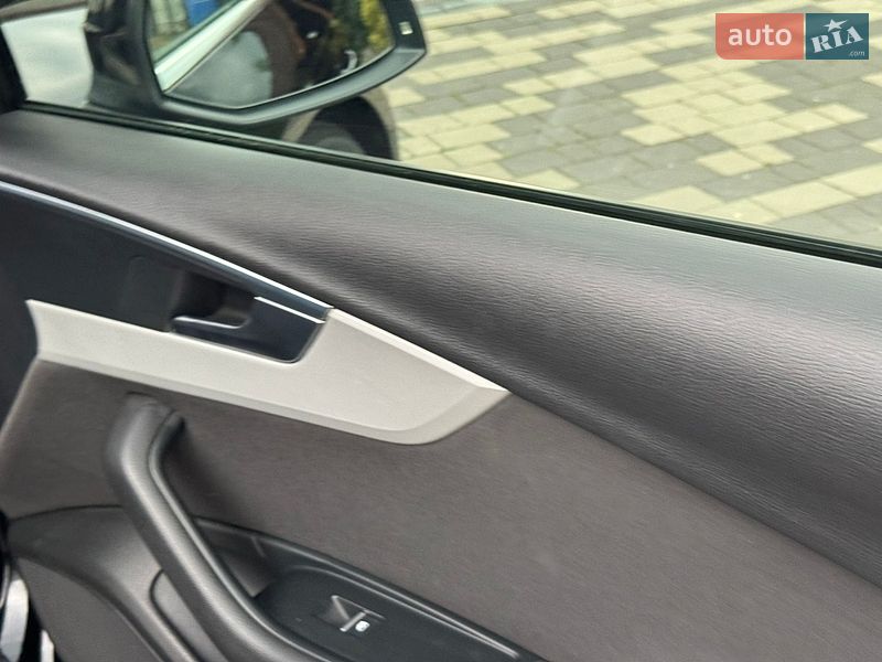 Седан Audi A4 2016 в Мукачево