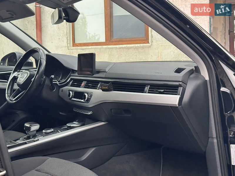 Седан Audi A4 2016 в Мукачево