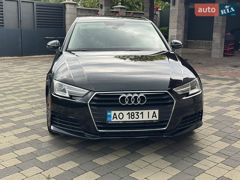Седан Audi A4 2016 в Мукачево
