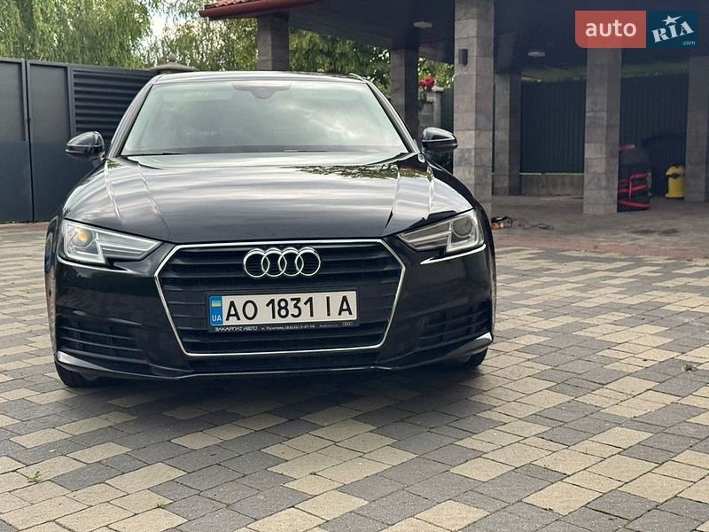 Седан Audi A4 2016 в Мукачево