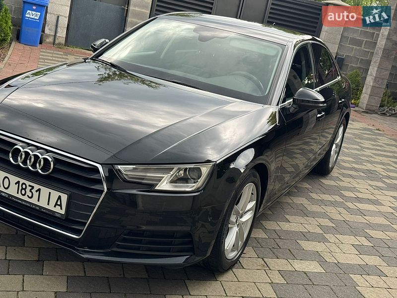 Седан Audi A4 2016 в Мукачево