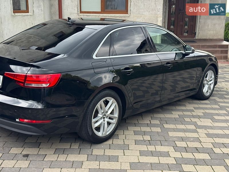 Седан Audi A4 2016 в Мукачево