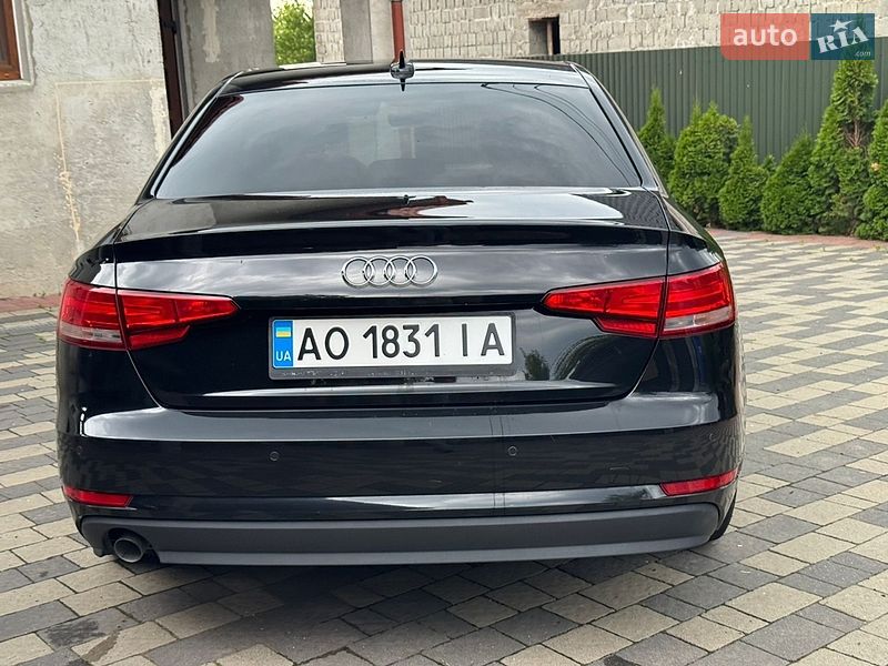 Седан Audi A4 2016 в Мукачево