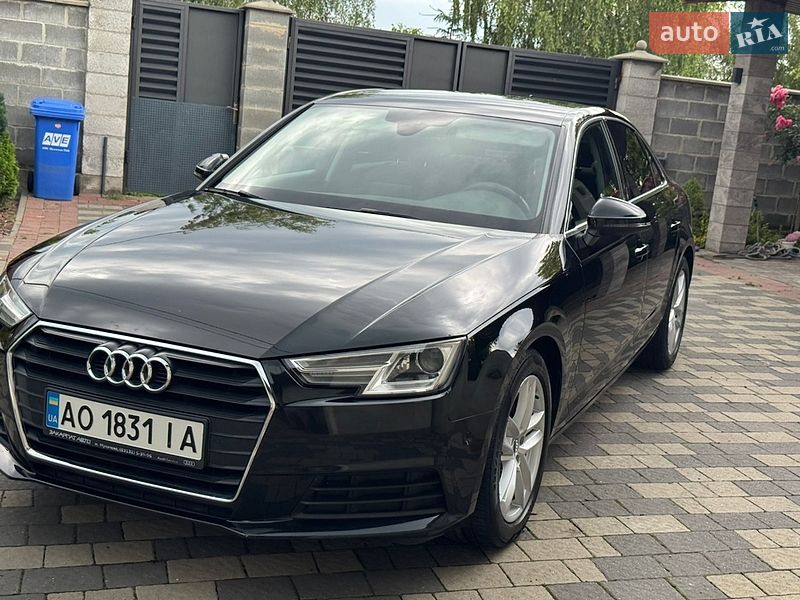 Седан Audi A4 2016 в Мукачево