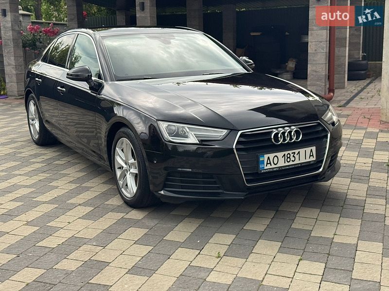 Седан Audi A4 2016 в Мукачево