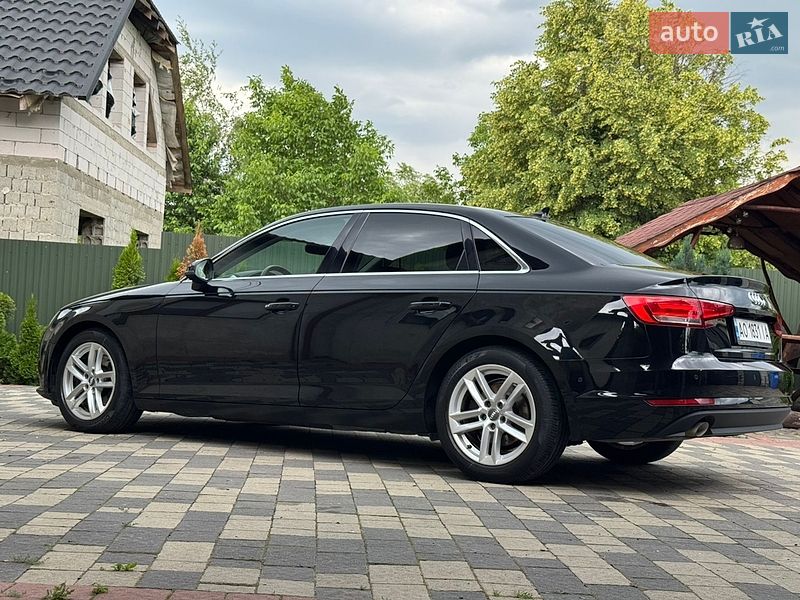 Седан Audi A4 2016 в Мукачево
