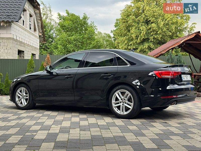 Седан Audi A4 2016 в Мукачево
