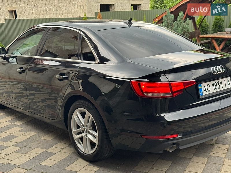 Седан Audi A4 2016 в Мукачево