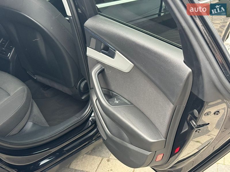 Седан Audi A4 2016 в Мукачево
