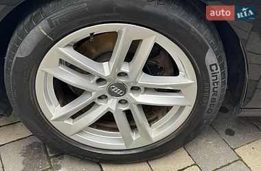 Седан Audi A4 2016 в Мукачево
