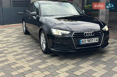 Седан Audi A4 2016 в Мукачево