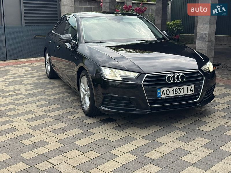 Седан Audi A4 2016 в Мукачево