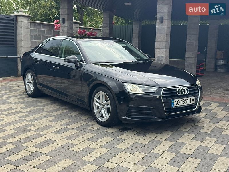 Седан Audi A4 2016 в Мукачево