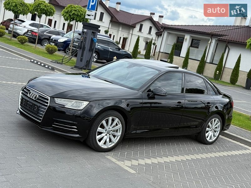 Седан Audi A4 2015 в Львове