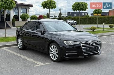 Седан Audi A4 2015 в Львове