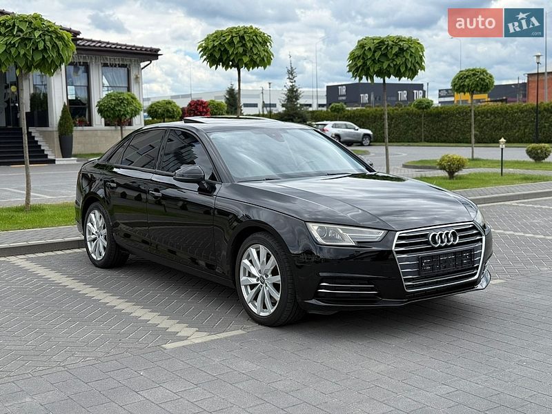 Седан Audi A4 2015 в Львове