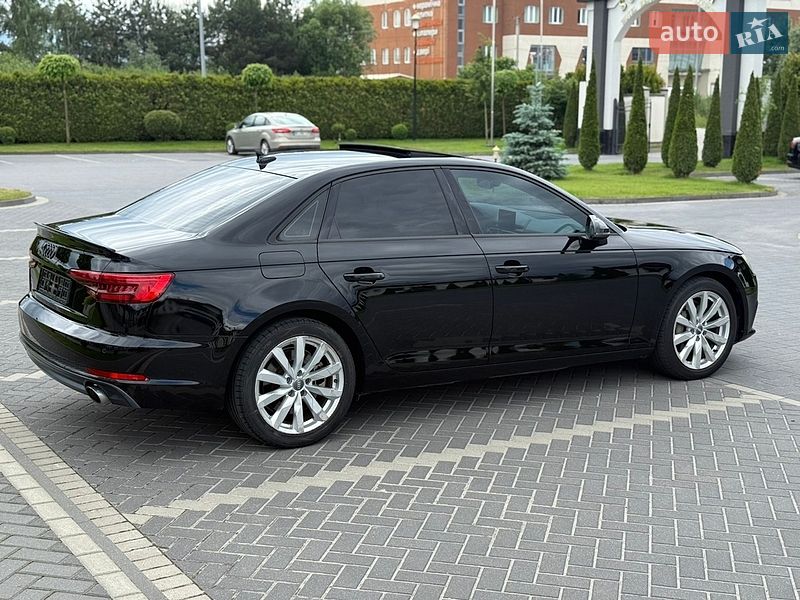 Седан Audi A4 2015 в Львове