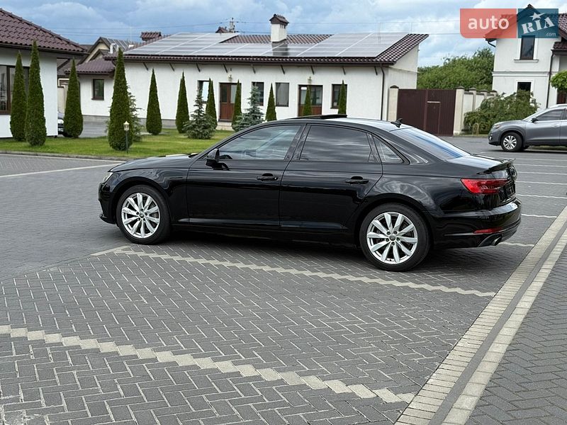 Седан Audi A4 2015 в Львове
