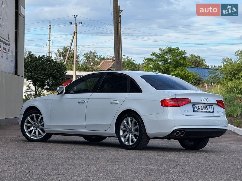 Седан Audi A4 2013 в Кривом Роге