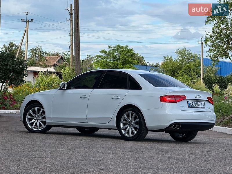 Седан Audi A4 2013 в Кривом Роге