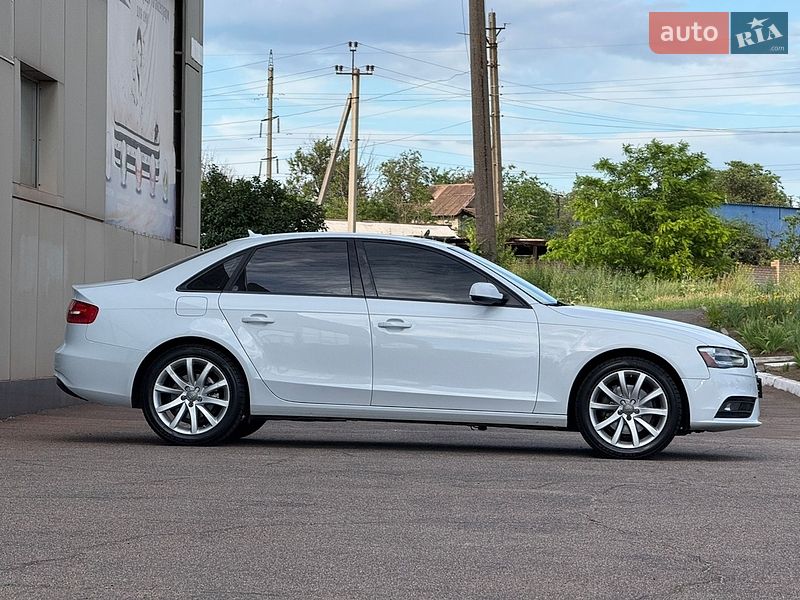 Седан Audi A4 2013 в Кривом Роге