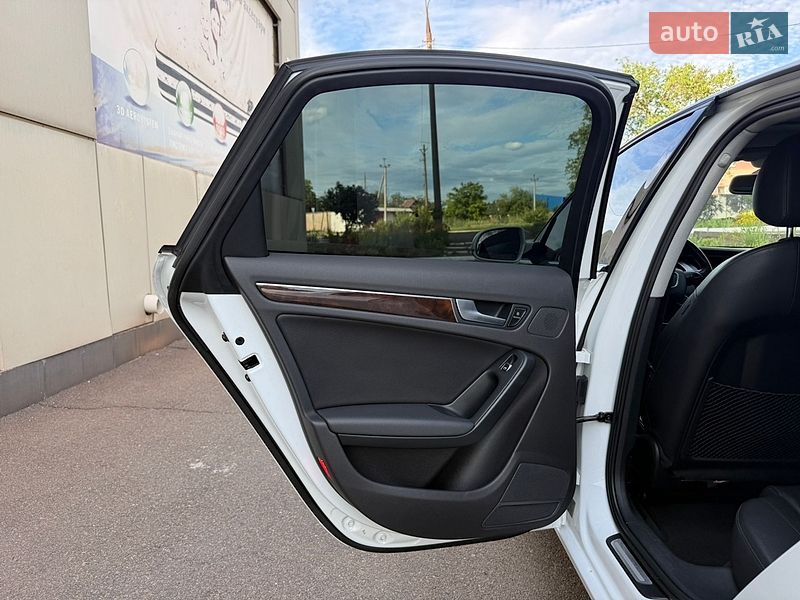 Седан Audi A4 2013 в Кривом Роге