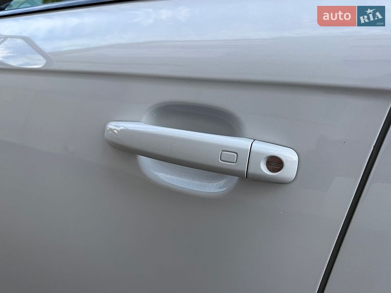 Седан Audi A4 2013 в Кривом Роге